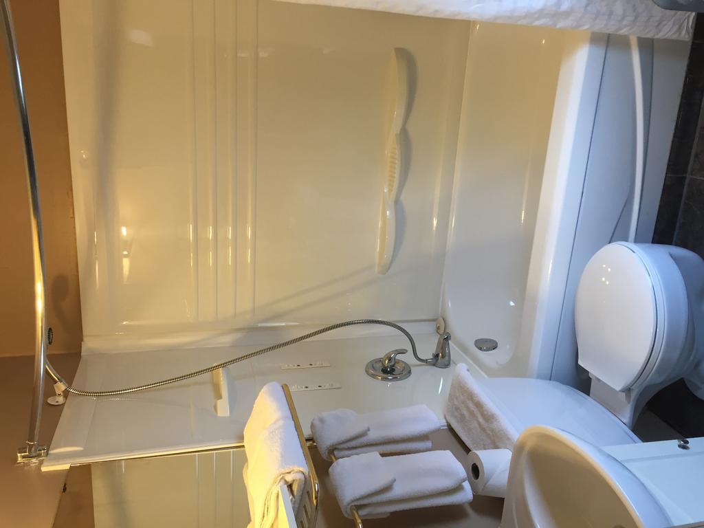 King'S Hotel & Motel By Elevate Rooms Shaunavon Экстерьер фото