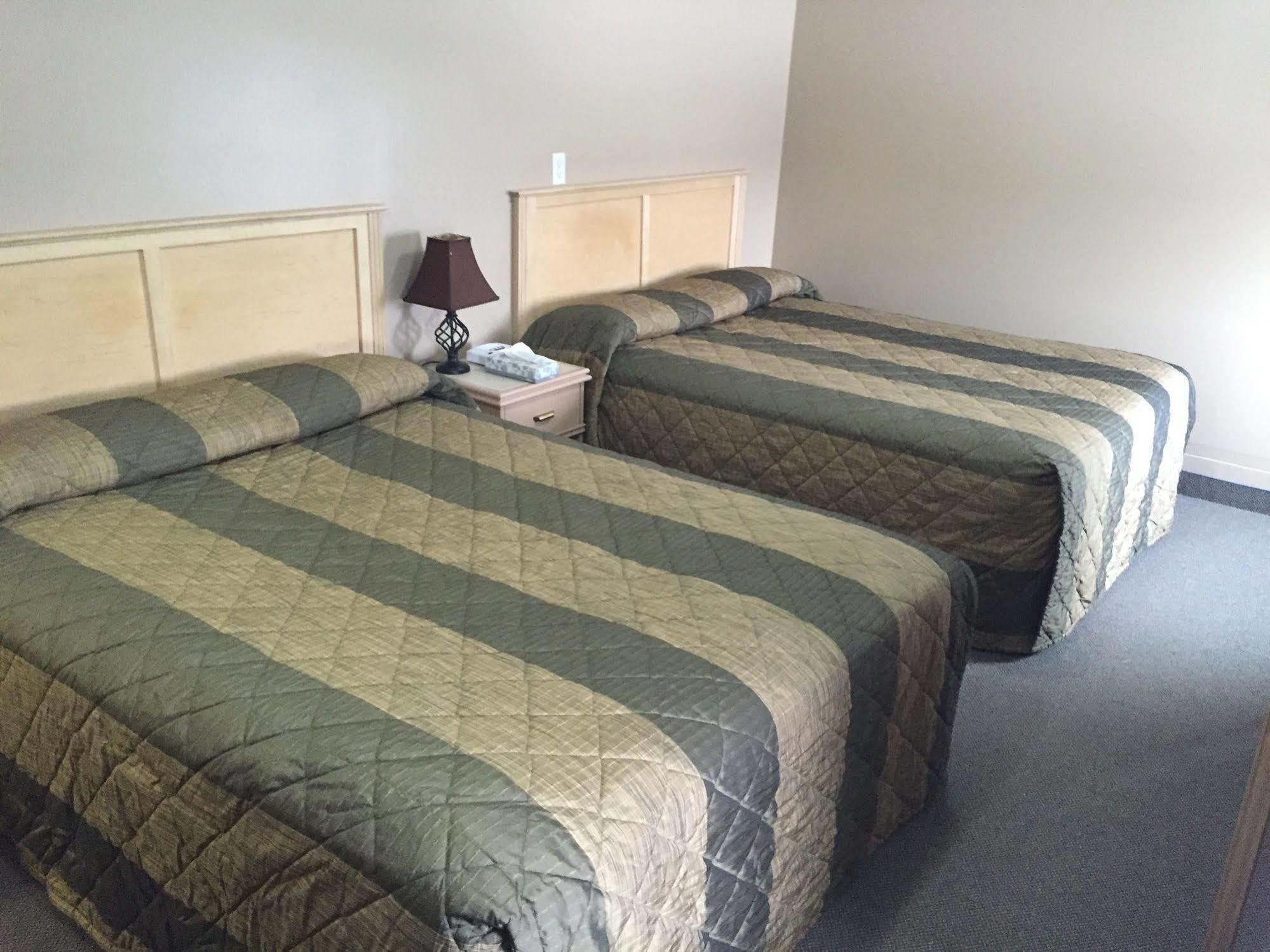 King'S Hotel & Motel By Elevate Rooms Shaunavon Экстерьер фото