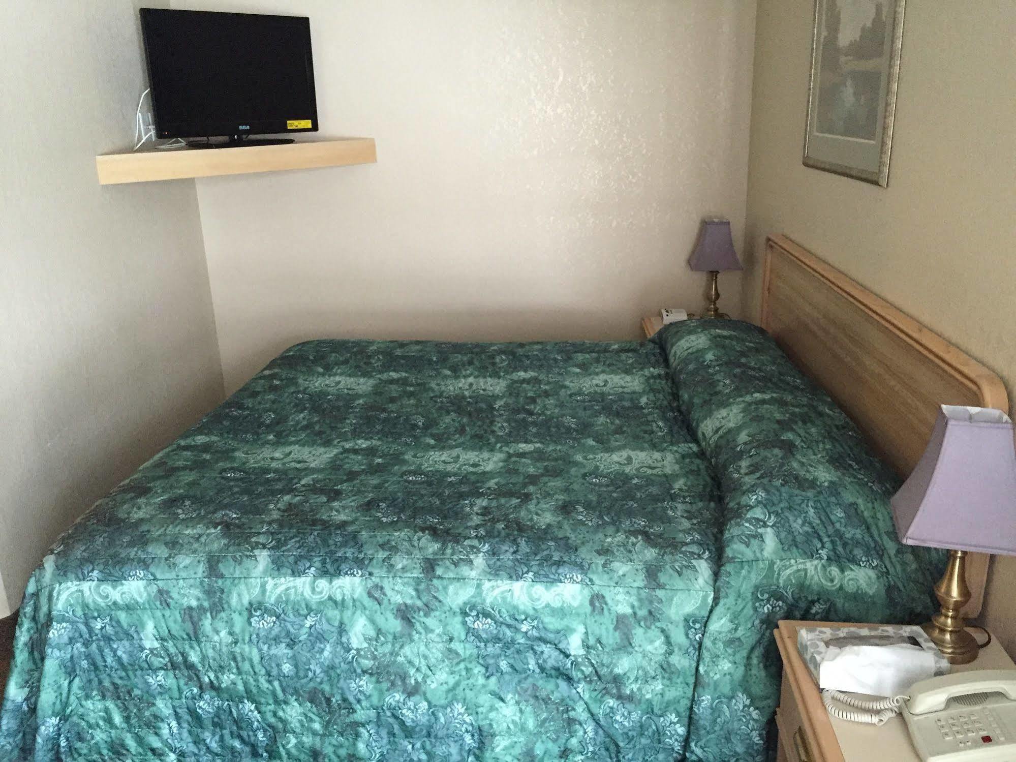 King'S Hotel & Motel By Elevate Rooms Shaunavon Экстерьер фото