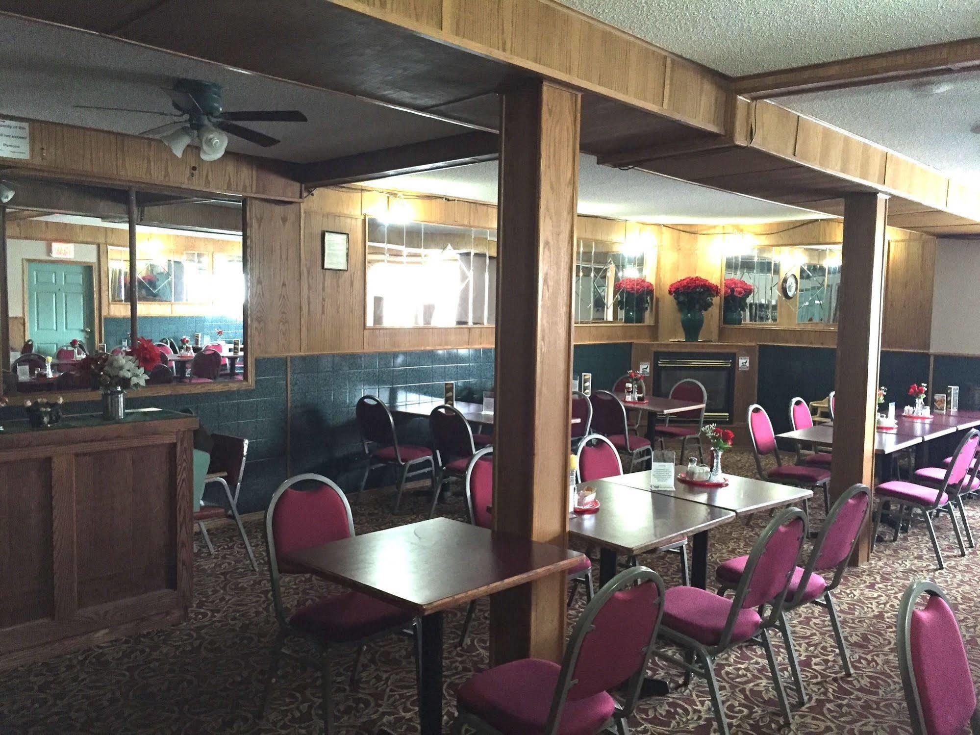 King'S Hotel & Motel By Elevate Rooms Shaunavon Экстерьер фото